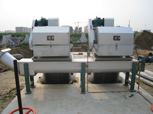 Automatic rotatory solid - liquid separator bar screen , screening process in water treatment plant