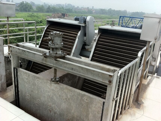 SS Rotary Mechanical Bar Screen in wastewater treatment , Grille for water solid - liquid seperation