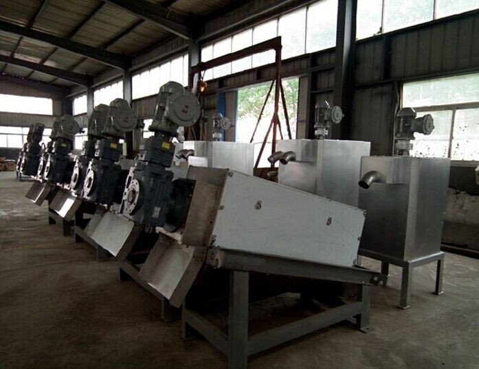Professional Sludge Dewatering Equipment Screw Filter Press For Sewage Sludge treatment
