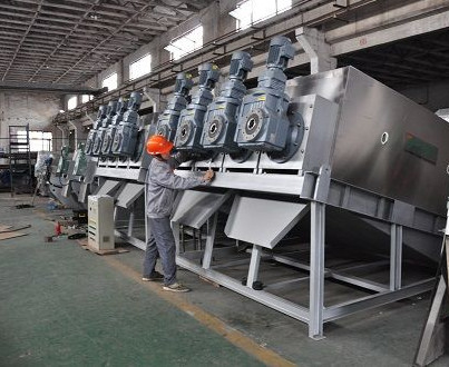 Mulit -  Plate Screw Press Sludge Dewatering Equipment / Sludge dehydrator for Amyloid Industry